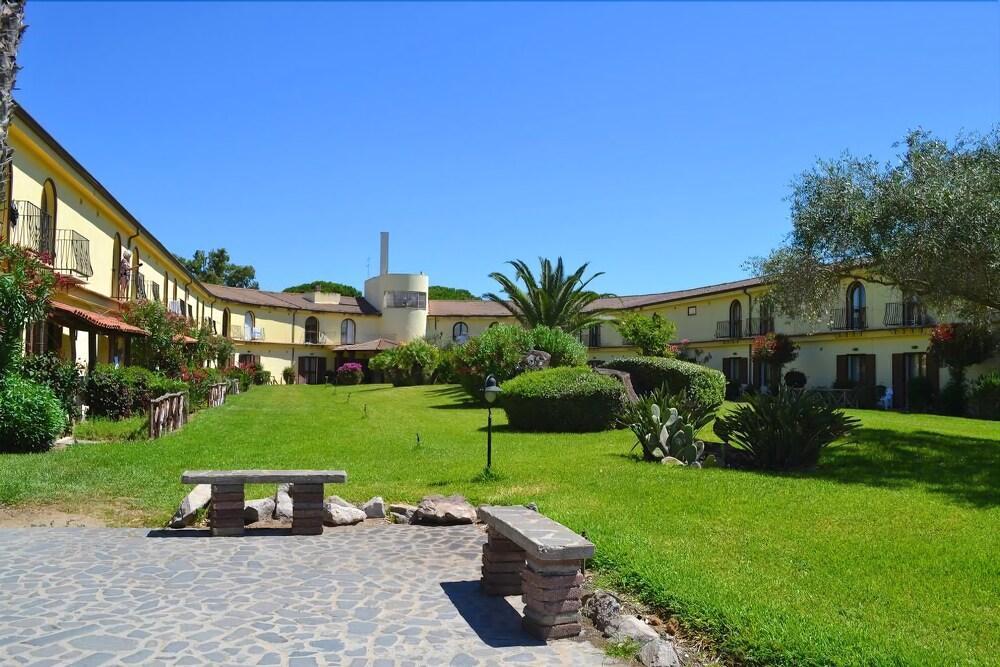 Horse Country Resort Congress & Spa - Hotel Ribot Arborea Exterior foto